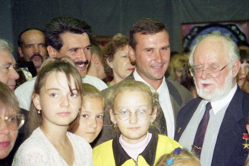 Слева А. Богданов, Е. Шлычков на открытие художественной...