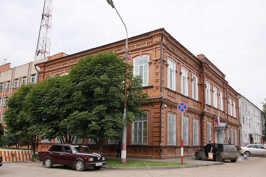 В 1903 году построена  школа  на углу Красноармейской улицы...
