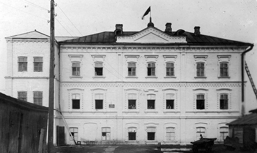 1930 год. В музыкальной школе и музыкальному училищу было...
