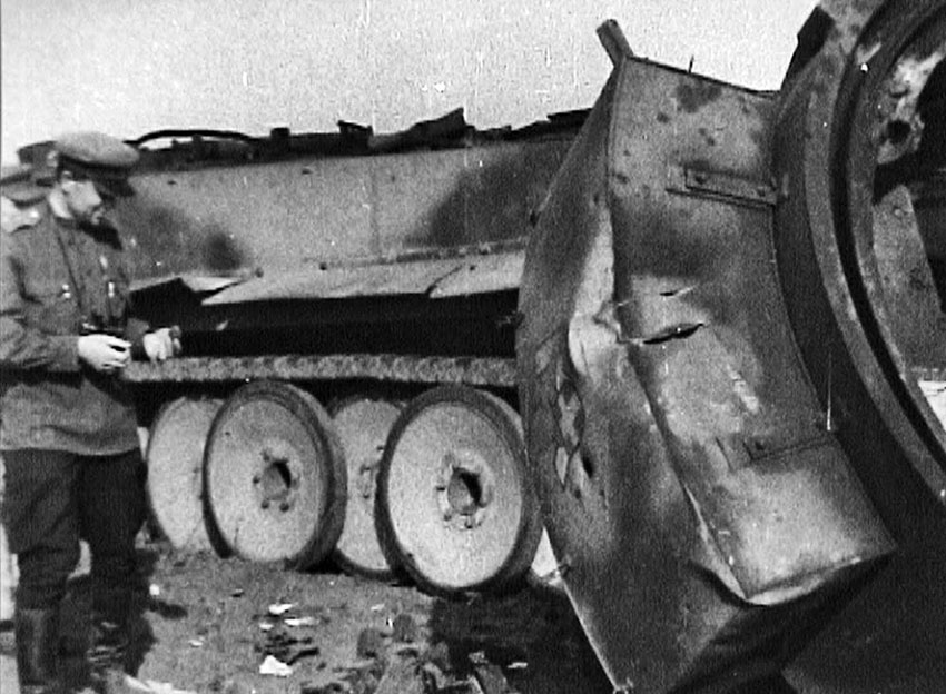 Остатки Pz.Kpfw.Tiger-Ausf. Фото 1943 год.