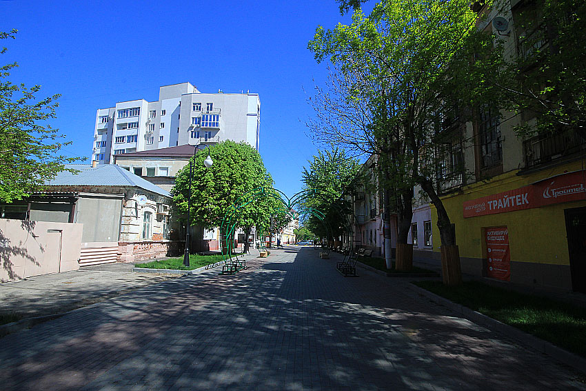Театральная улица