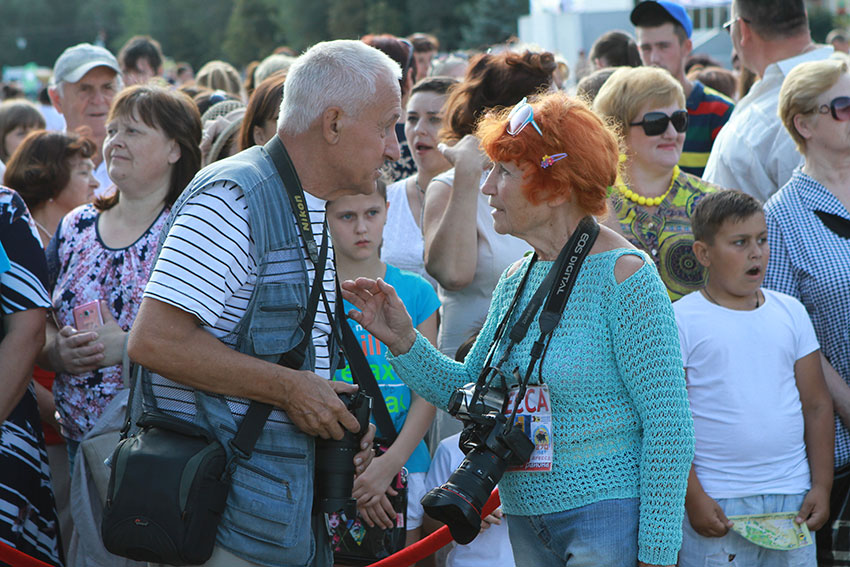 • По молодости в воинских частях работала медсестрой, ну...