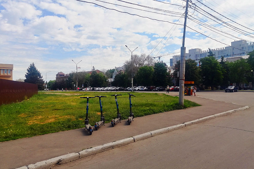 Появился прокат электро самокатов.