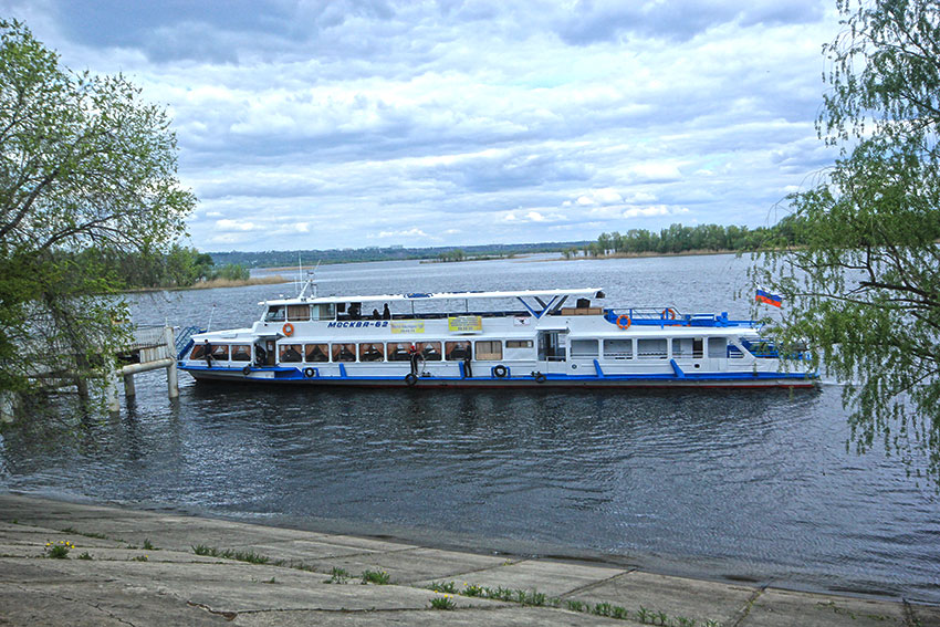 Водный транспорт на Волге.