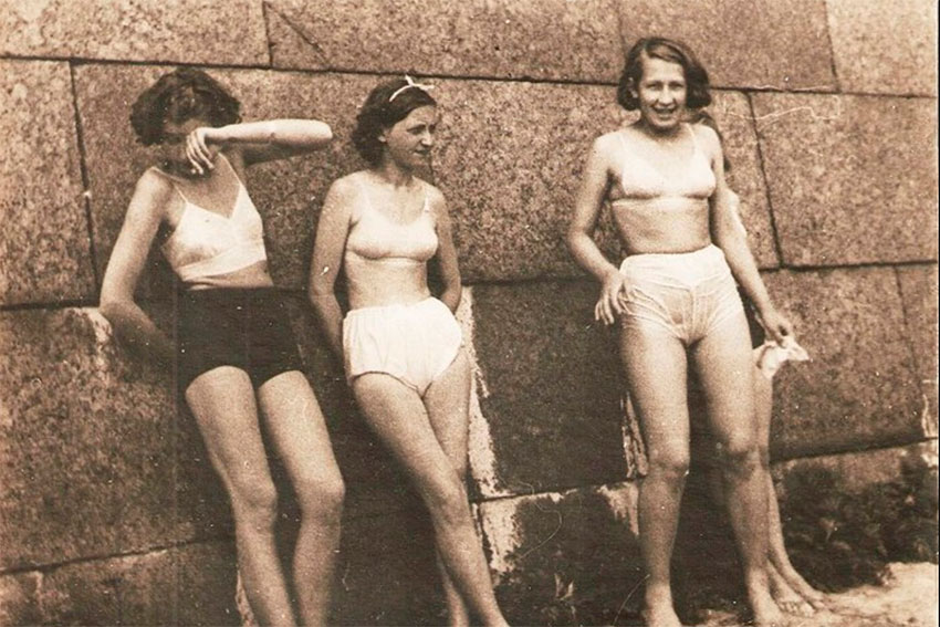 Загорают у Петропавловской крепости 1930-е