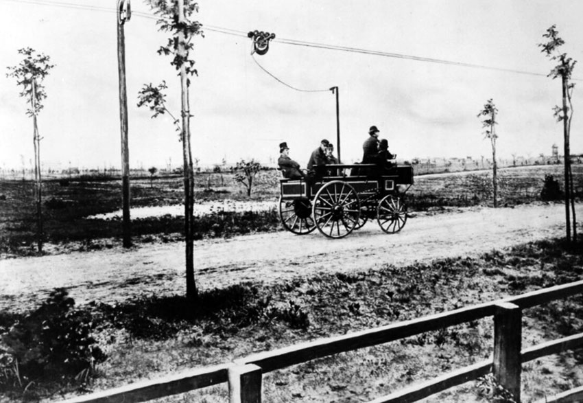 1882 год электрическая тележка Сименса и Хальске -прототип...