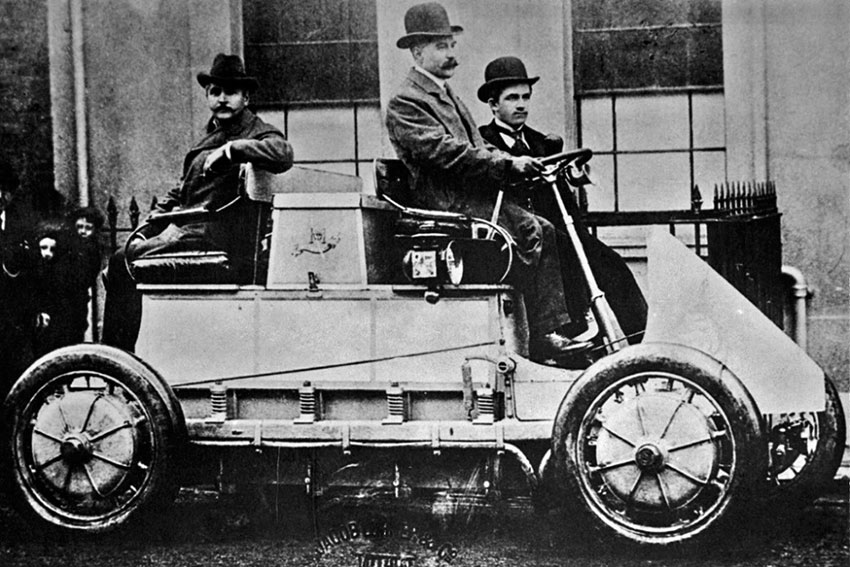 1900 год "Lohner Porsche Mixte Hybrid" первый гибрид - бензиновый электрический...