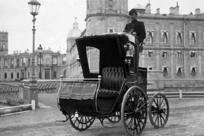 1900 год электромобиль И.В. Романова демонстрация электромобиля.