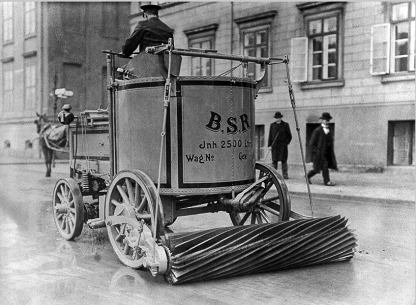 1907 год Берлин, уборочный электромобиль  на дорогах города.