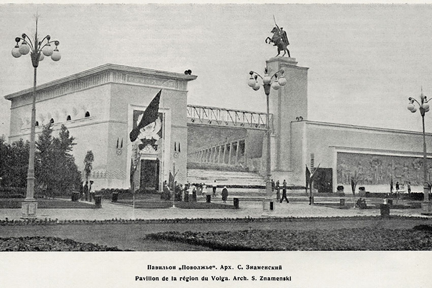 Автор монумента — скульптор Павел Александрович Баландин....