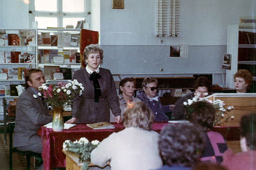 Торжественное мероприятие выступает В. Галушко, 1983 год.