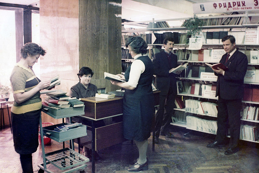 Абонентский отдел в новом здании, 1989 год.
