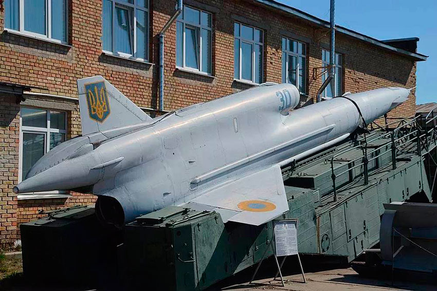 Удар по аэродрому Энгельса нанесен советским БПЛА Ту-141...