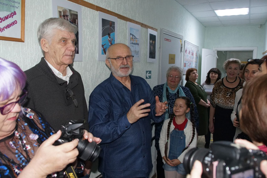 Фотовыставка жанровой фотографии фотокорреспондента «Российской газеты» Владимира Янченко. 