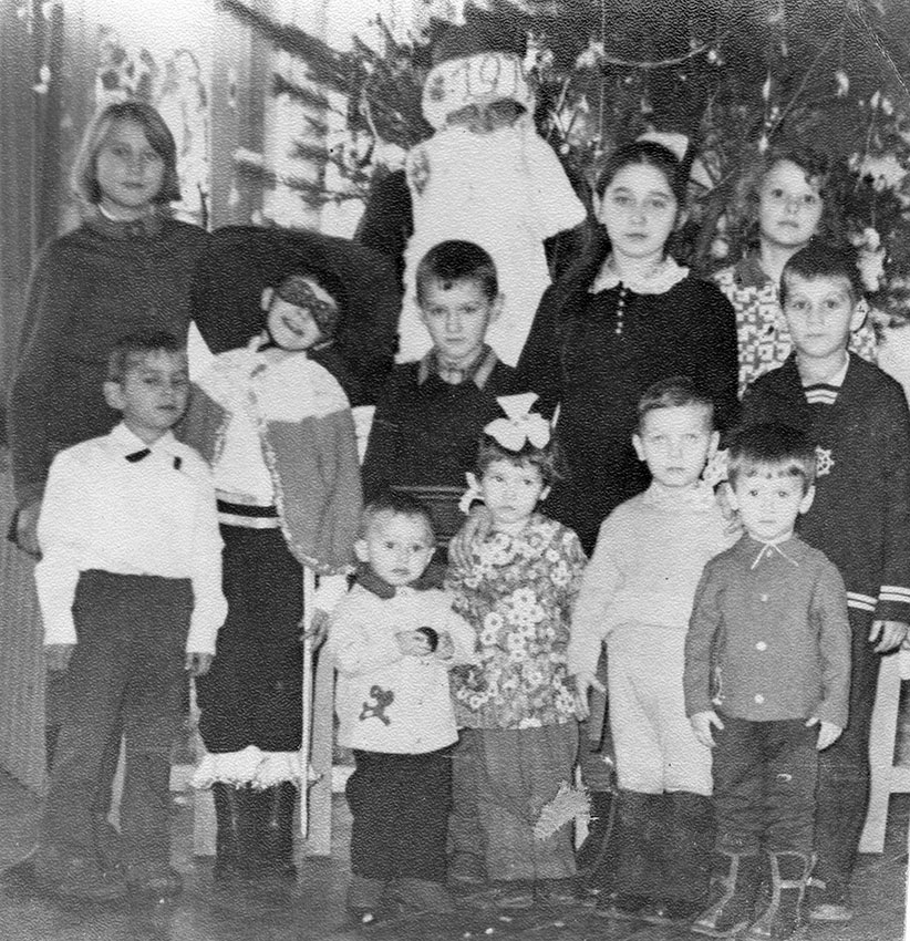Виктор Романович в роли Деда Мороза, 1974 год.
