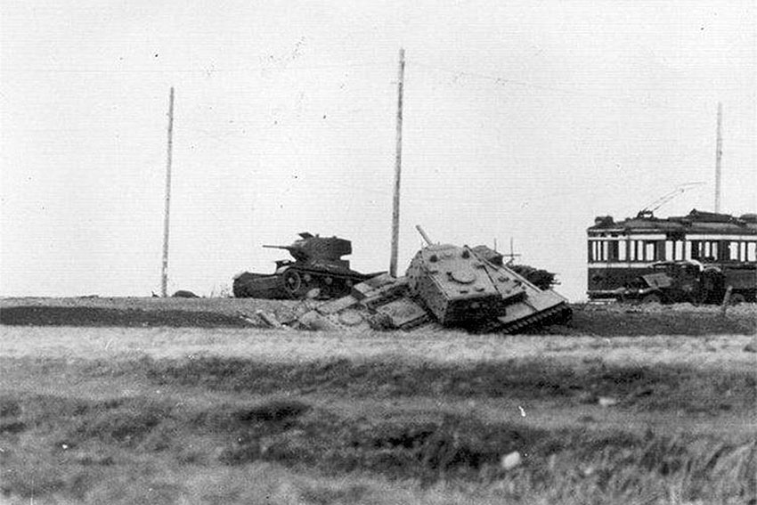 Конечная трамвайная остановка Ленинграда, 1942 год.