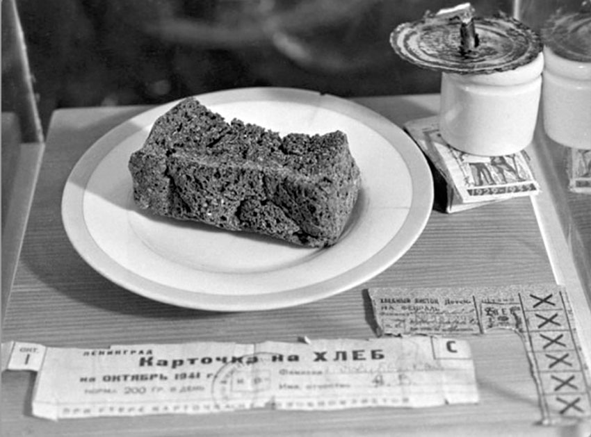 Карточка на хлеб во время блокады Ленинграда, 1941 год.
