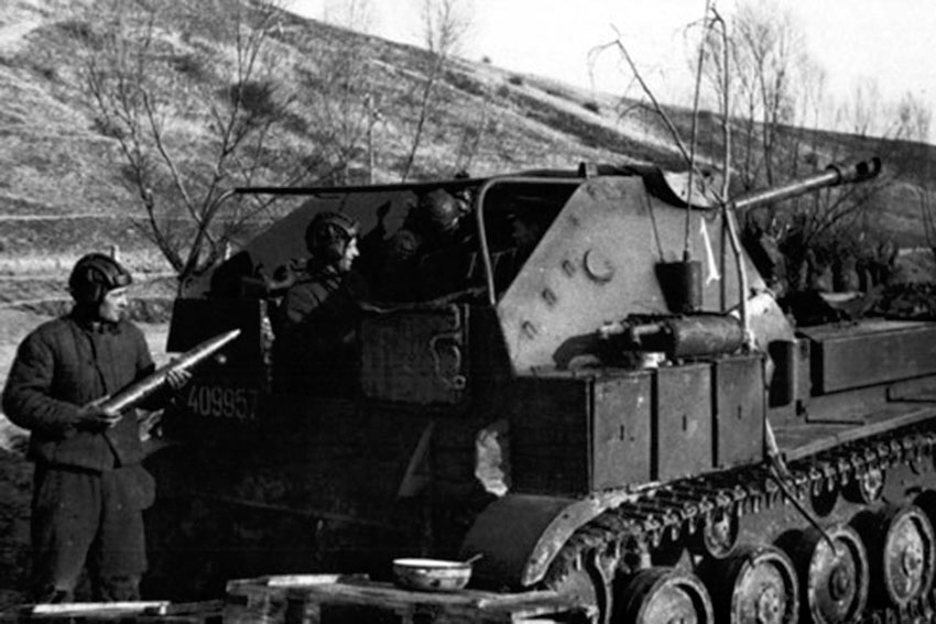 Пополнение боеприпасов самоходной Су-76м.