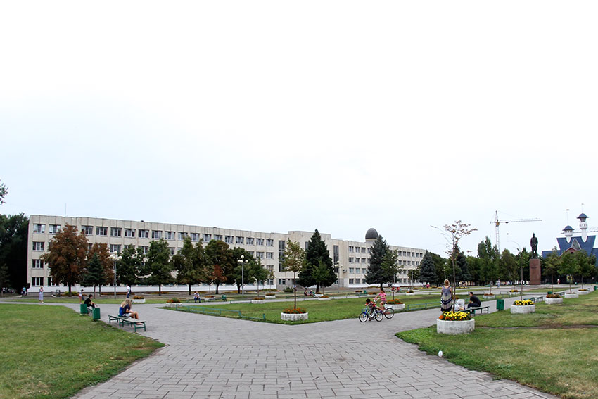 В октябре 2001 года директором школы была назначена Валентина...