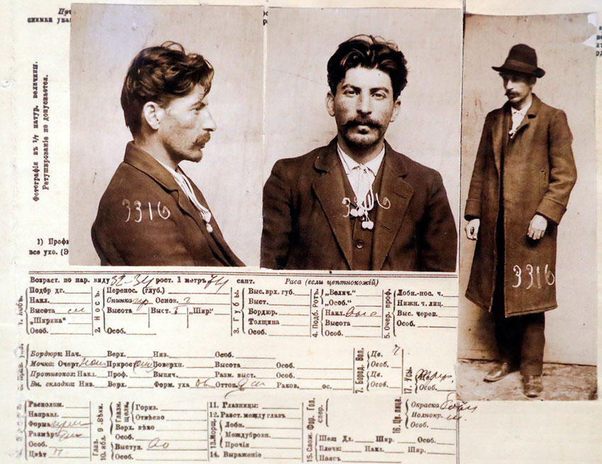 С 1901 г. Сталин стал находиться в стране как нелегал, он постоянно...
