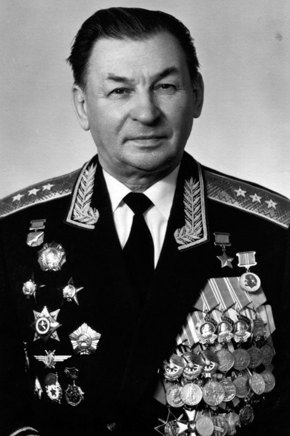 - В 1969 году Василия Васильевича назначают Командующим Дальней...