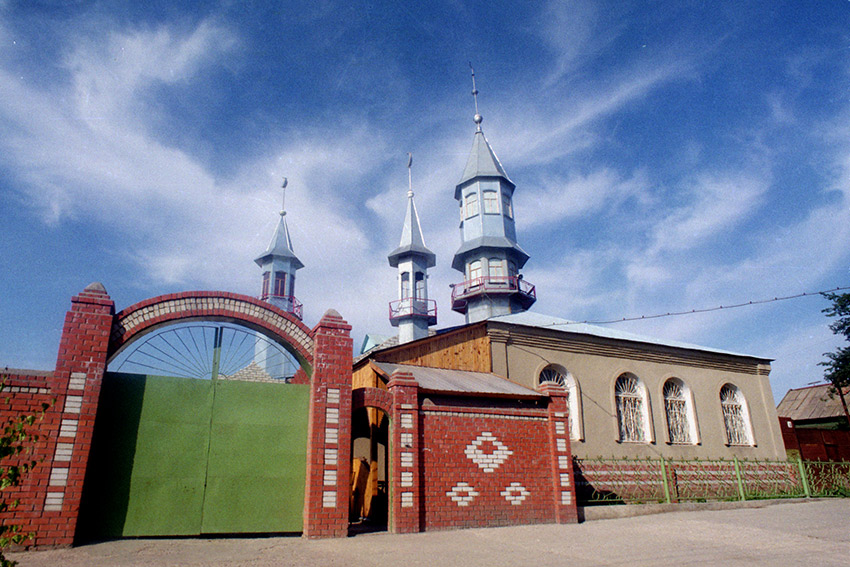 Здание мечети. 2000 году Фото Ю. Репина.