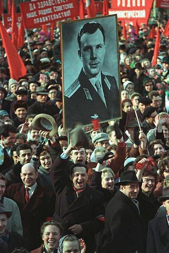 Внеплановая грандиозная демонстрация на Красной площади....