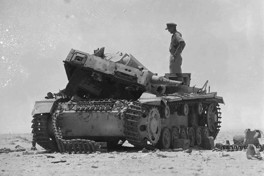 Танк Pz.-III. Подбит в пустыне Сахара Африка.