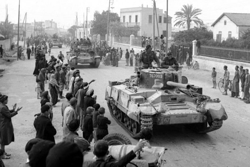 Германская колона штурмовых орудий StuG-III в Италии, 1943 год.