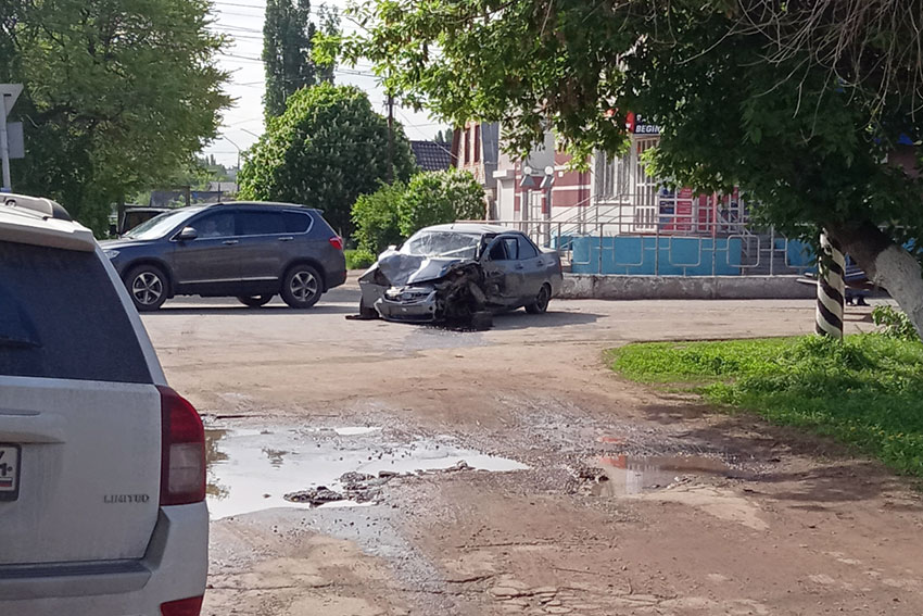 Судя по машине скорость превышала 100 км/час.