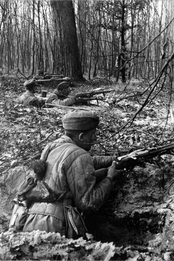 В окопах на подступах к Берлину. Фото апрель 1945 год.