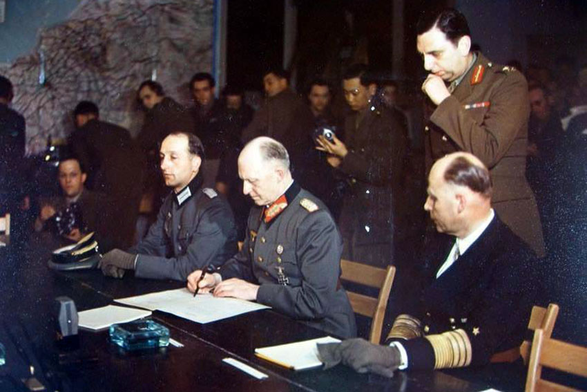 Немецкая капитуляция в Реймсе 7 мая 1945 год.