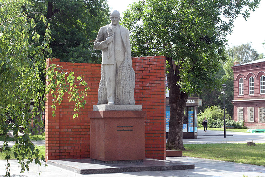Памятник Вавилову.