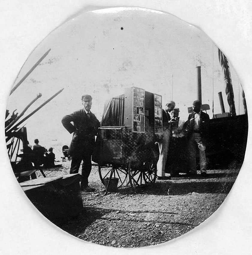 Фотолаборатория. Фото 1890-е годы.