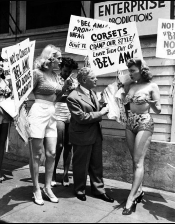 1946 год актрисы протестуют против использования корсетов... 1946 год актрисы протестуют против использования корсетов...