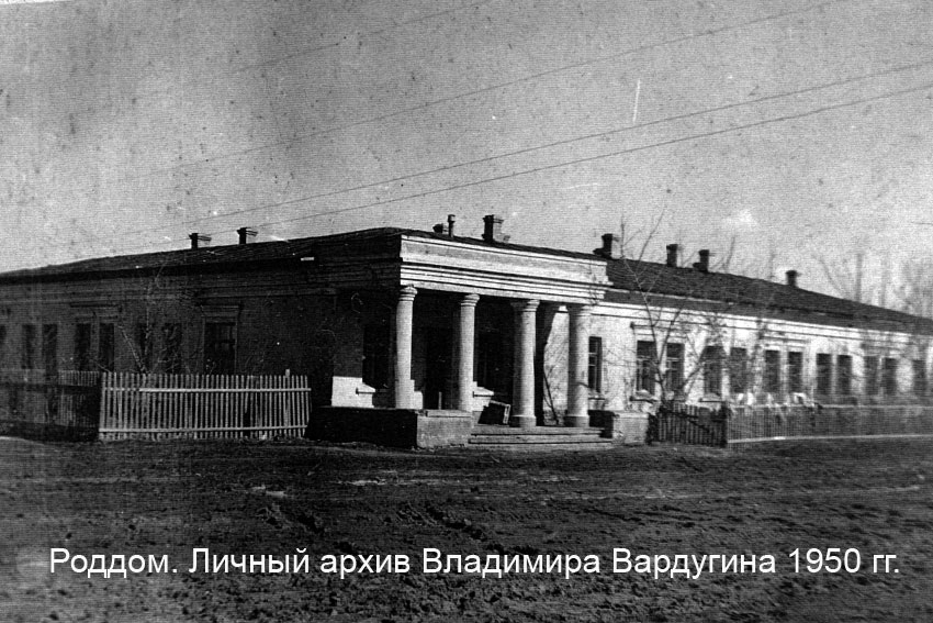 <b>Письма с мясокомбината</b>

Медпункт на строительстве...