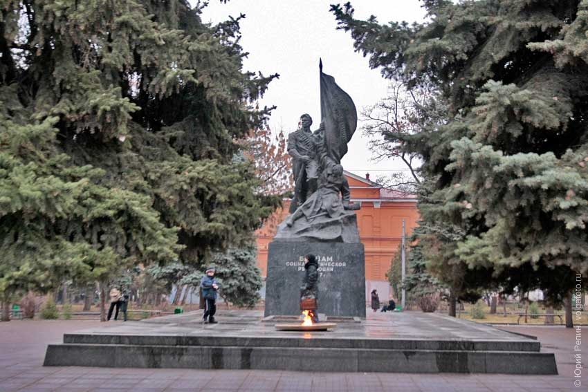 Мирная передышка молодой Советской Республики длилась...