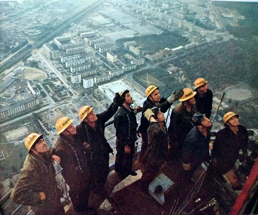 На строительстве Останкинской башни, Москва, 1966 год.