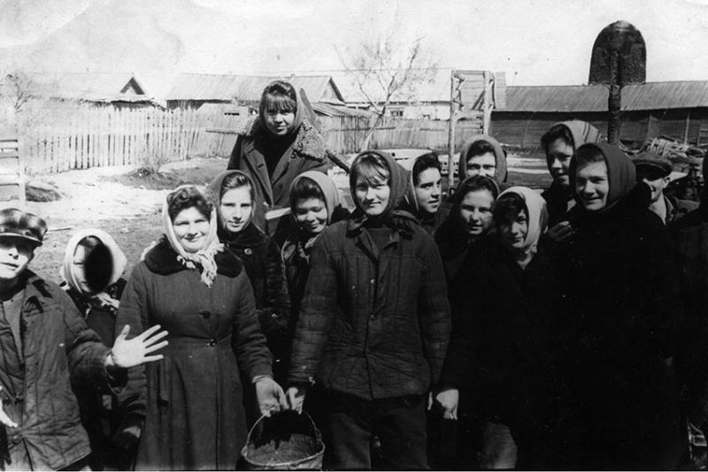 Старшеклассники один раз в неделю трудились на строительстве...