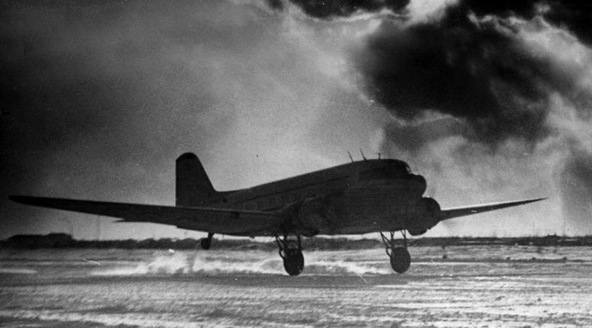 В 1954 году была сформирована Отдельная транспортная авиаэскадрилья...