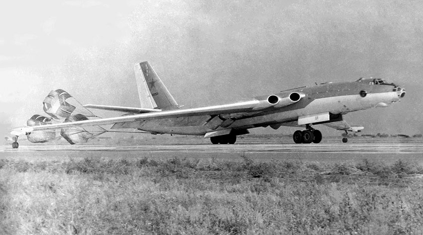 16 февраля 1955 года полковник А. В. Иванов, назначенный командиром...