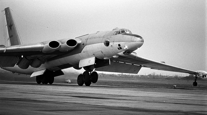 27 марта 1956 года, совершил первый полёт 3М с аэродрома ЛИИ...