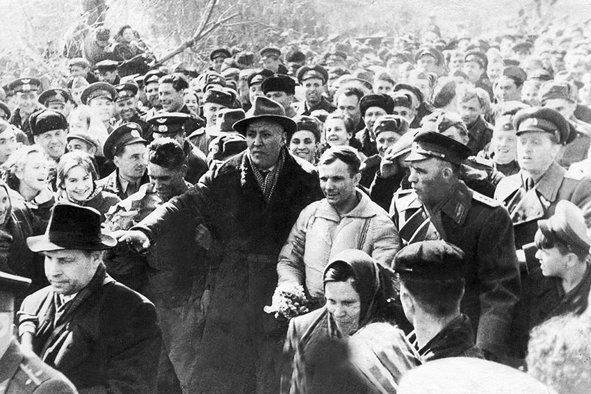 12 апреля 1961 году после первого космического полета, Гагарин...