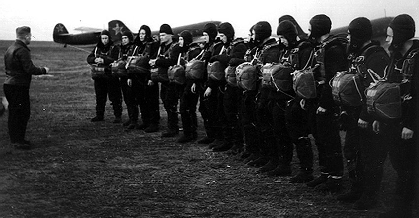 13 апреля 1960 году первая группа подготовки будущих космонавтов...