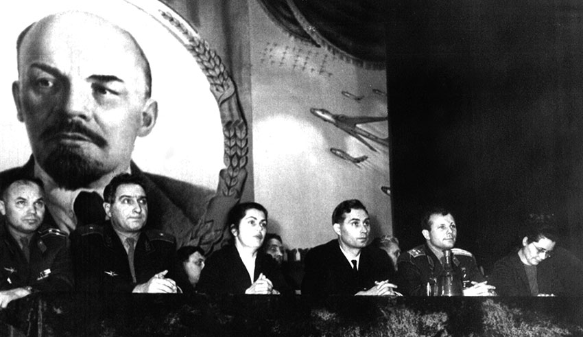 6 января 1965 года вечером, по настоянию космонавта, в Доме...
