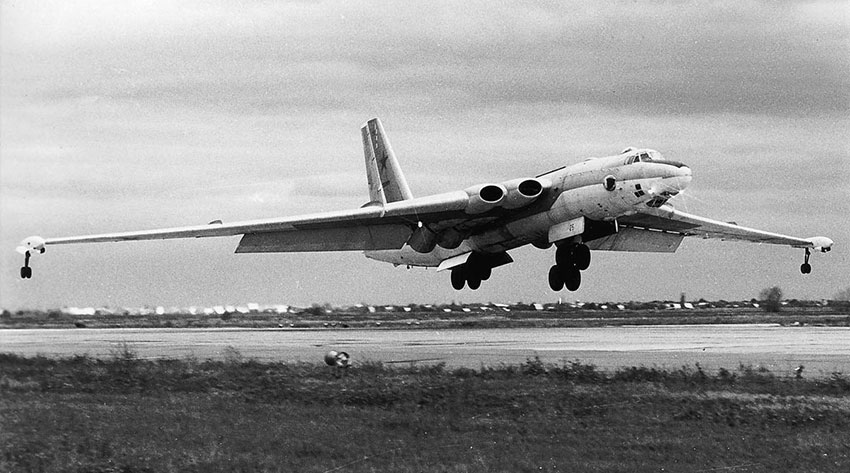 В 1962 году советских баллистических ракет на Кубе привело...