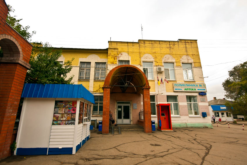 Главный вход в поликлинику №1.