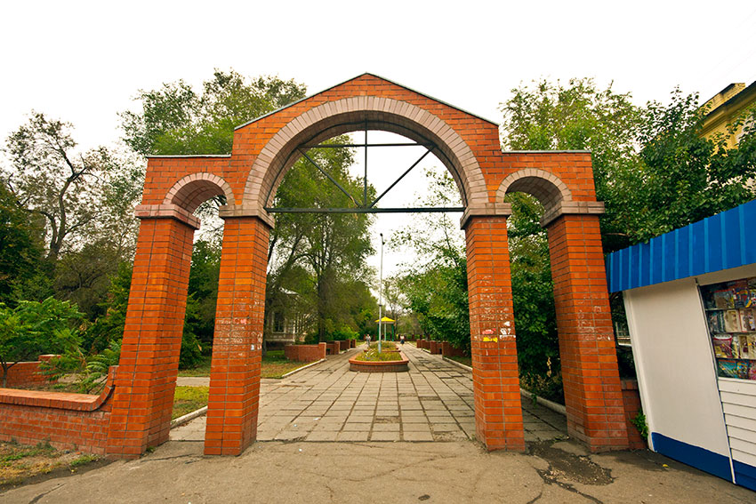 Арка вход в сквер.