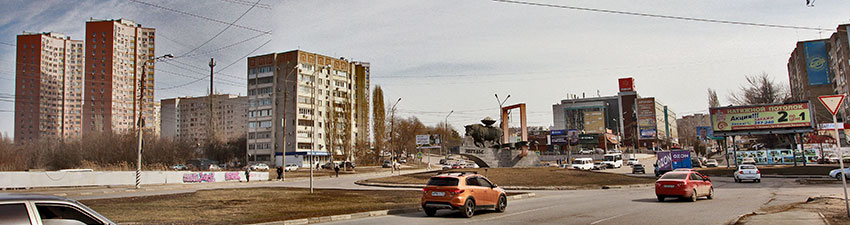 Панорама места памятника «Символ города» – Бык с солонкой...
