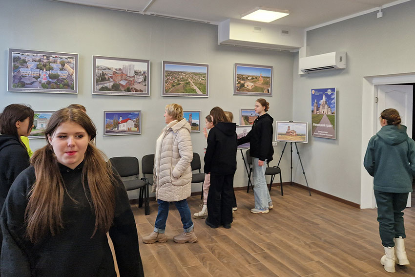 Фотовыставка Виталия и Антона Кошкиных «Немецкий тракт» в Марксе
